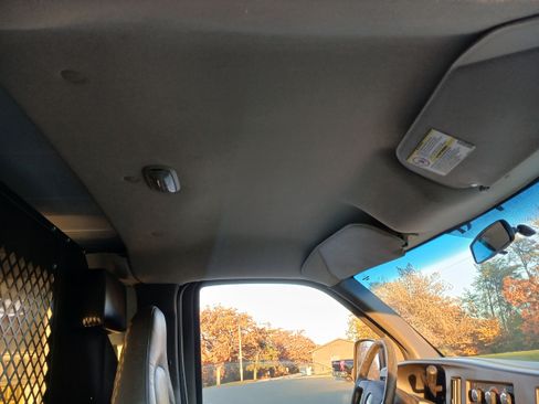 Used 2009 Chevrolet Express 3500 Extended image 13