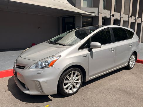 Used 2013 Toyota Prius V Five image 17