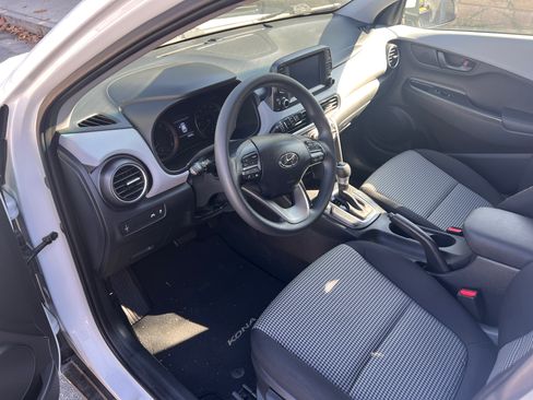 Used 2020 Hyundai Kona SE w/ Cargo Package image 12