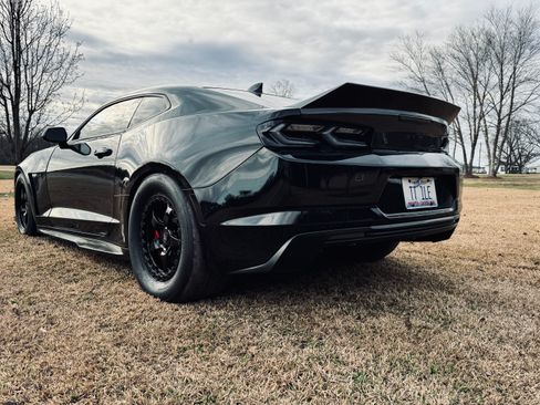 Used 2019 Chevrolet Camaro SS image 8