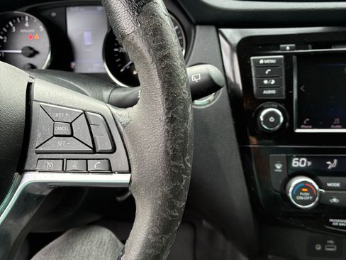 Used 2020 Nissan Rogue SV image 17