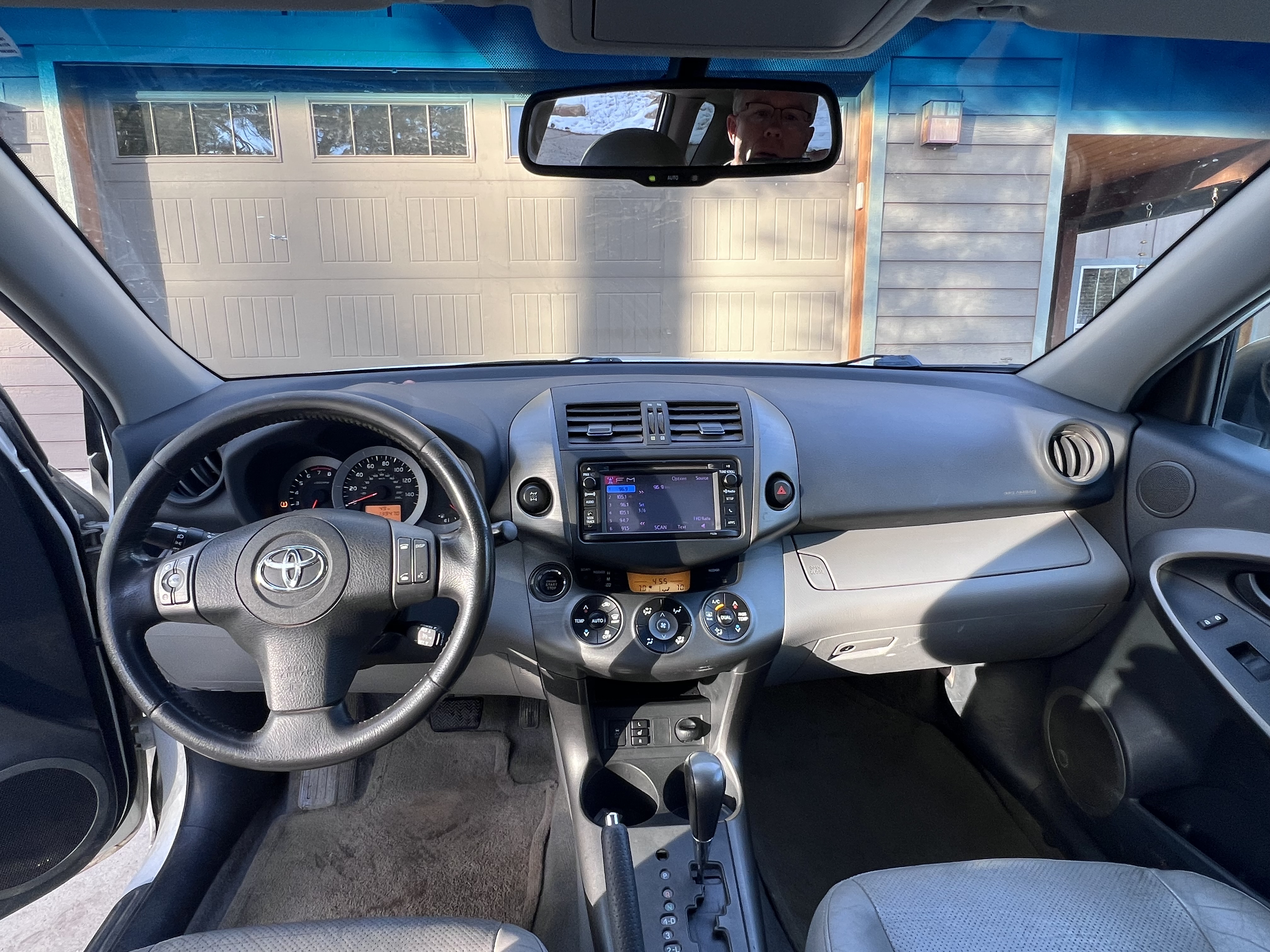 Used 2012 Toyota RAV4 Limited w/ Navigation Value Pkg AWD/4WD image 10