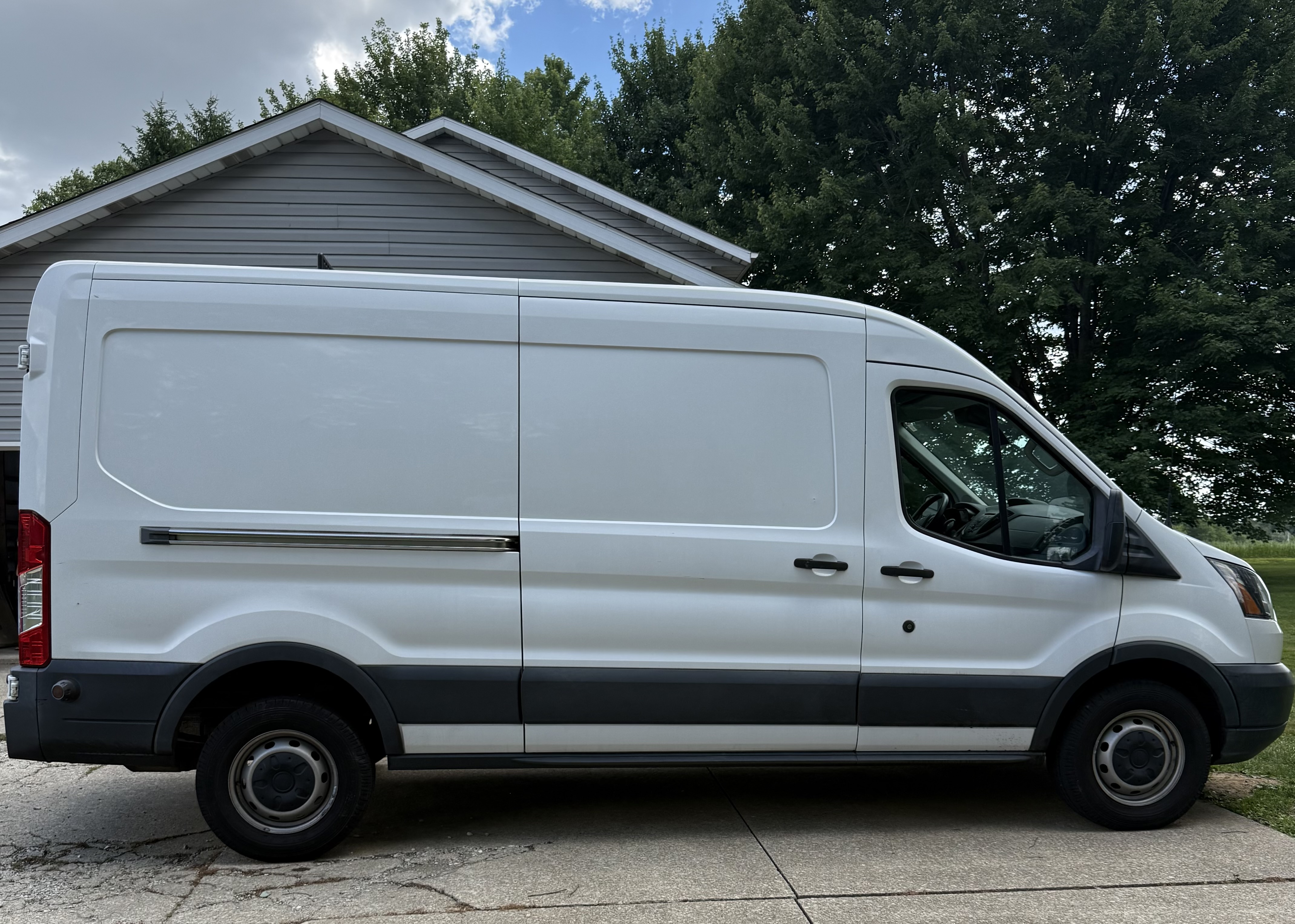 Used 2015 Ford Transit 250 148 Medium Roof RWD image 5