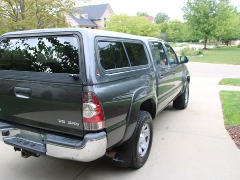 Used 2013 Toyota Tacoma 4x4 Double Cab w/ SR5 Pkg image 5