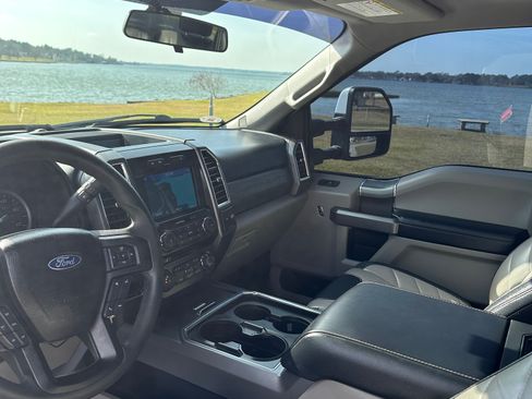 Used 2017 Ford F250 XLT w/ XLT Premium Package image 15