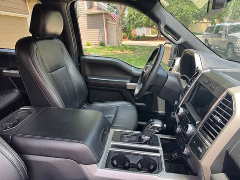 Used 2019 Ford F150 Lariat w/ Equipment Group 502A Luxury AWD/4WD image 12