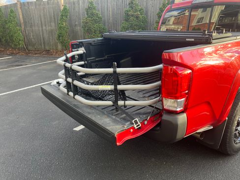 Used 2016 Toyota Tacoma SR5 w/ SR5 Appearance Package (SN) image 9