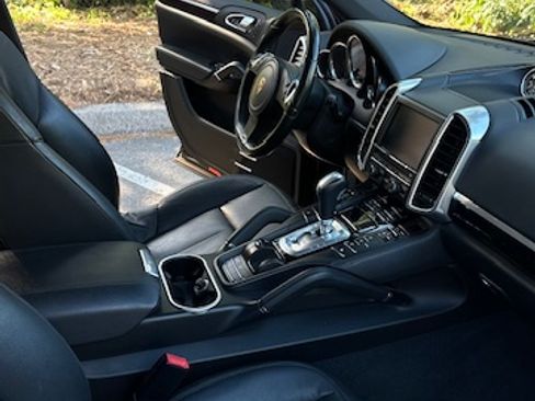 Used 2014 Porsche Cayenne image 6