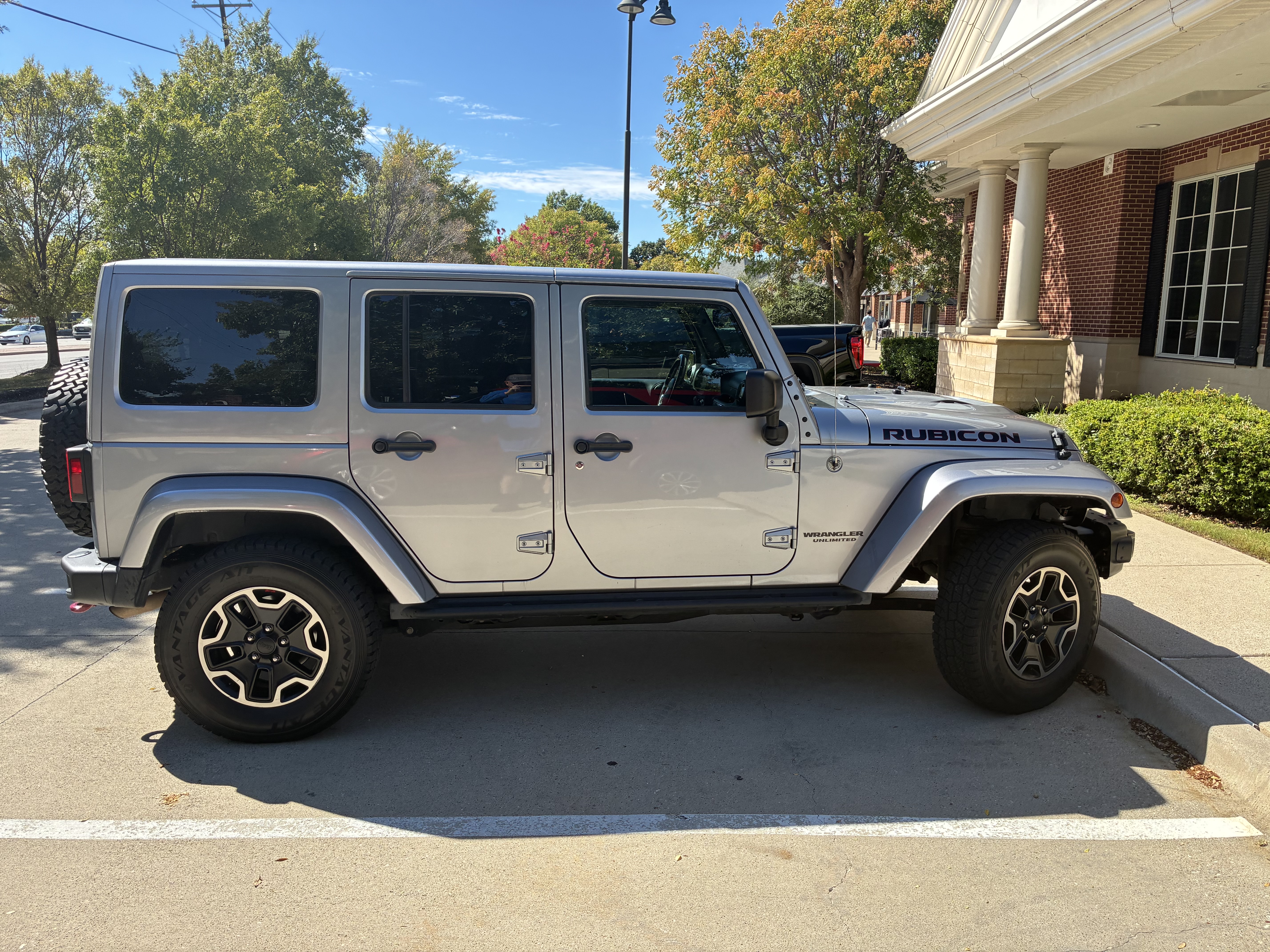 Used 2015 Jeep Wrangler Unlimited Rubicon AWD/4WD image 1
