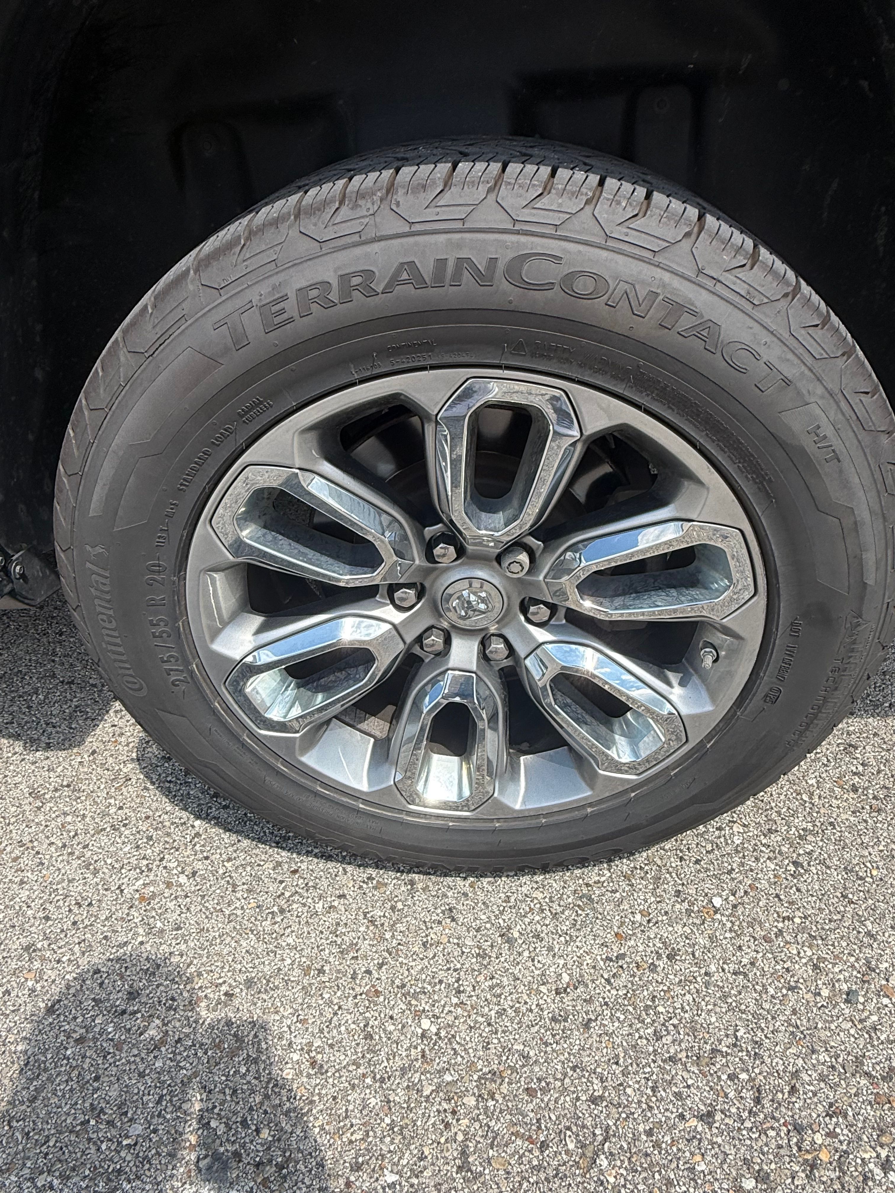 Used 2019 RAM 1500 Laramie w/ Sport Appearance Package AWD/4WD image 8