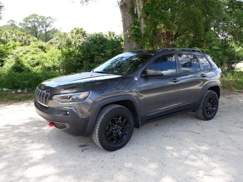 Used 2019 Jeep Cherokee Trailhawk w/ Comfort/Convenience Group AWD/4WD image 10