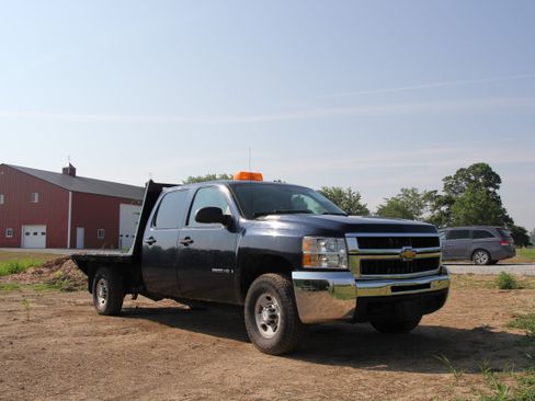 Used 2007 Chevrolet Silverado 2500 W/T w/ LS Package image 1