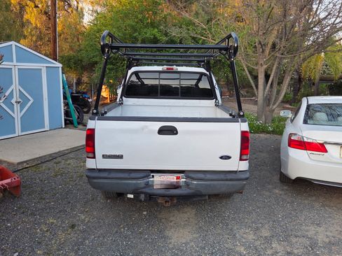 Used 2006 Ford F250 XLT image 4