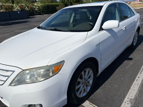 Used 2011 Toyota Camry XLE w/ SE/XLE Extra-Value Pkg FWD image 1