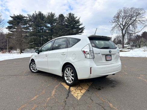 Used 2013 Toyota Prius V Five image 5