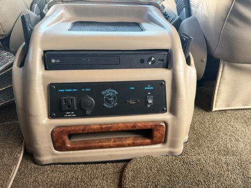 Used 2021 GMC Savana 2500 w/ Enhanced Convenience Package image 12