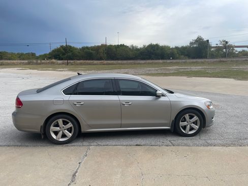 Used 2013 Volkswagen Passat 2.5 SE image 2
