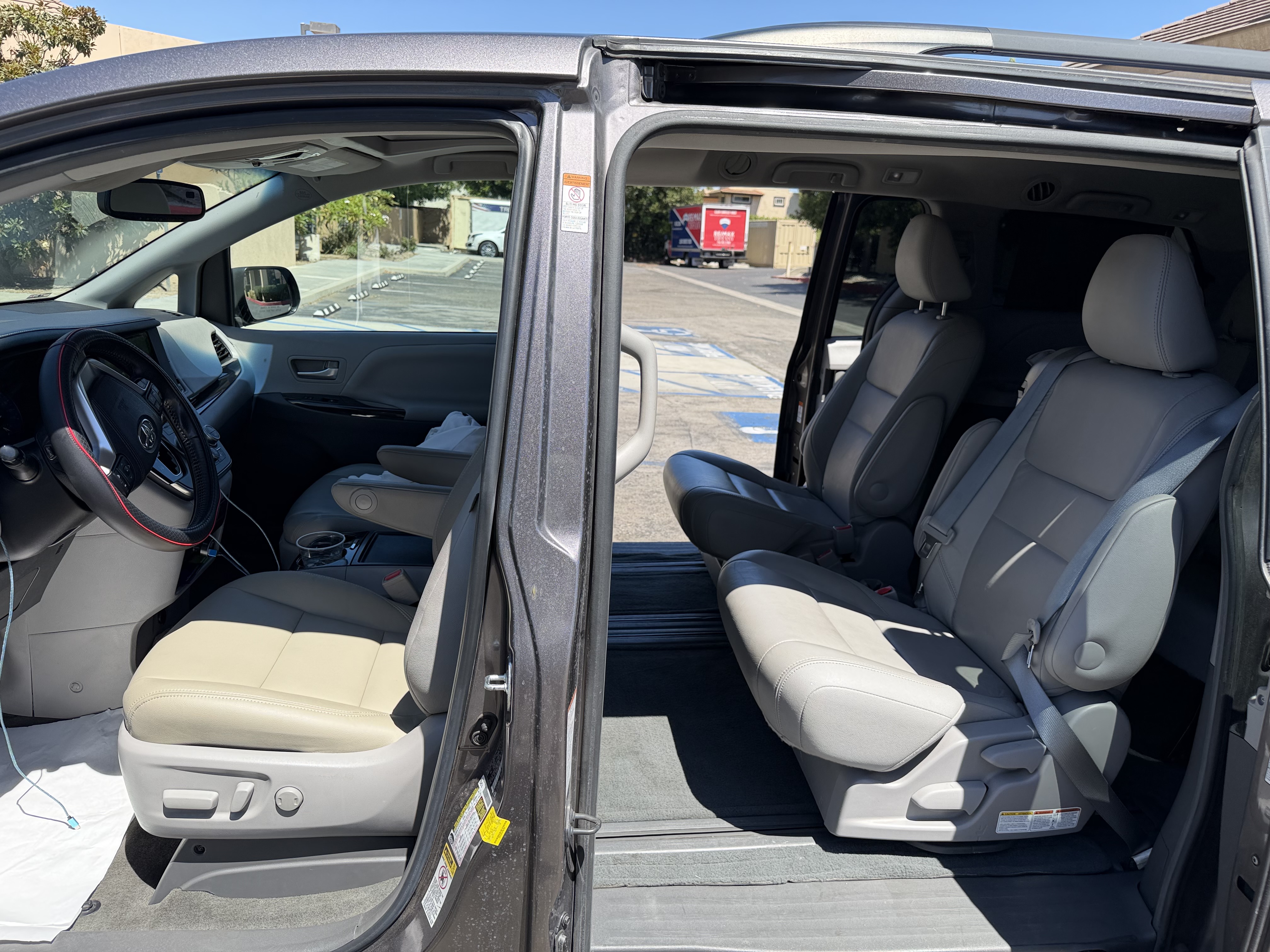 Used 2015 Toyota Sienna XLE FWD image 5