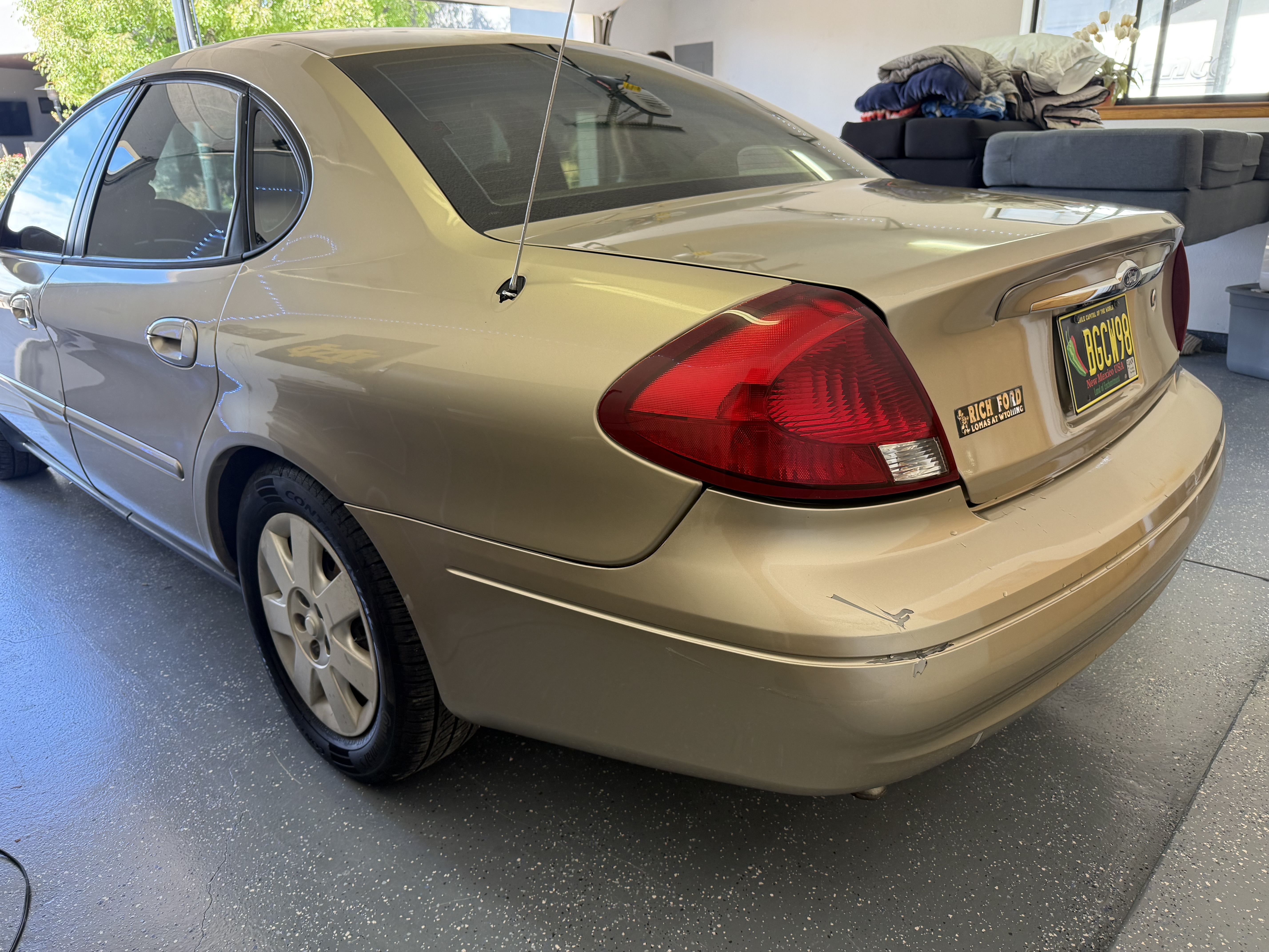 Used 2001 Ford Taurus LX FWD image 2