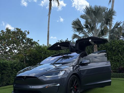 Used 2023 Tesla Model X Plaid image 10