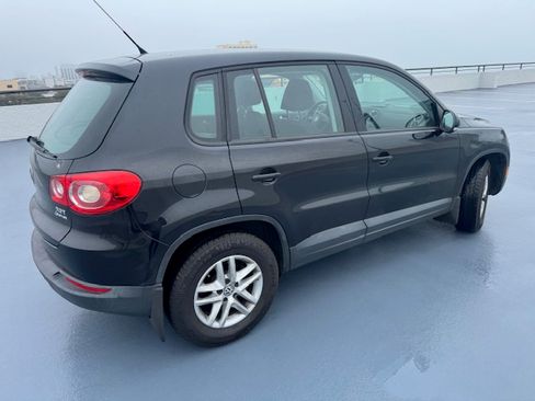 Used 2011 Volkswagen Tiguan S image 11