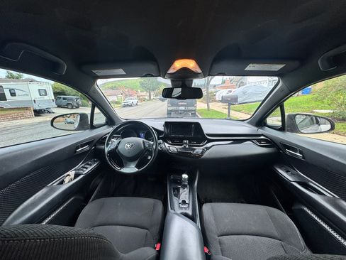 Used 2018 Toyota C-HR XLE image 6