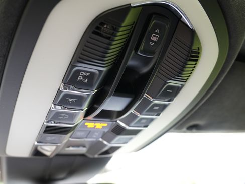 Used 2016 Porsche Cayenne GTS AWD/4WD image 17