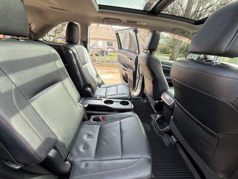 Used 2019 Toyota Highlander Limited Platinum image 20