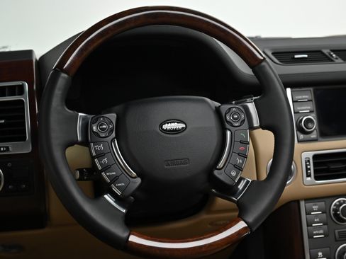 Used 2011 Land Rover Range Rover HSE image 2