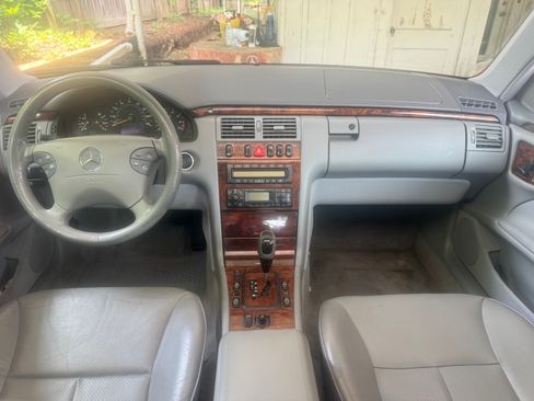 Used 2001 Mercedes-Benz E 320 Sedan image 15