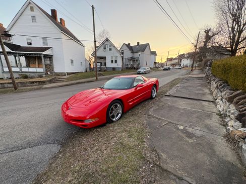 Used 2002 Chevrolet Corvette Coupe w/ Preferred Equipment Group2 image 2