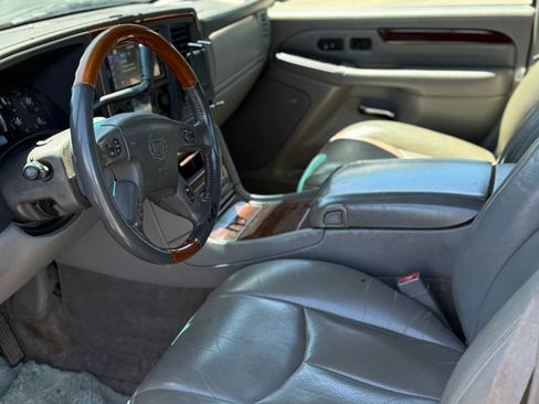 Used 2003 Cadillac Escalade EXT w/ Marketing Vehicle Package AWD/4WD image 8
