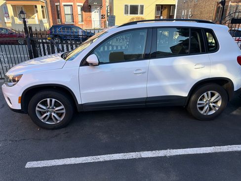 Used 2016 Volkswagen Tiguan S image 4