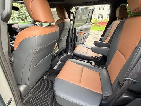 Used 2024 Lexus GX 550 w/ Cold Area Package AWD/4WD image 5