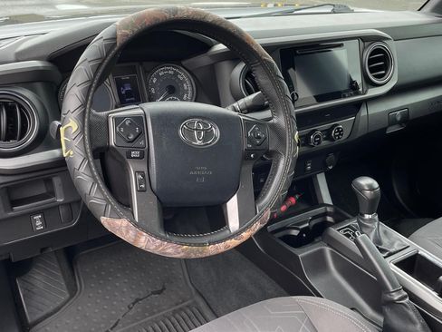 Used 2016 Toyota Tacoma TRD Off-Road w/ Towing Package AWD/4WD image 6