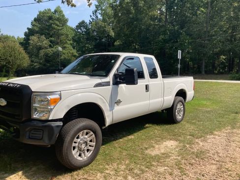 Used 2011 Ford F250 XL image 1