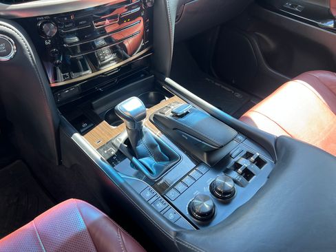 Used 2018 Lexus LX 570 4WD w/ Luxury Package image 13