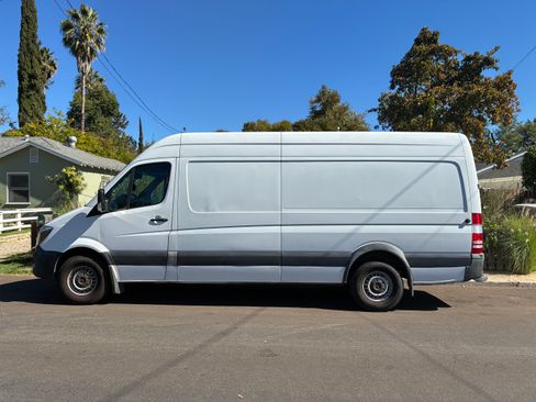 Used 2016 Mercedes-Benz Sprinter 2500 image 6
