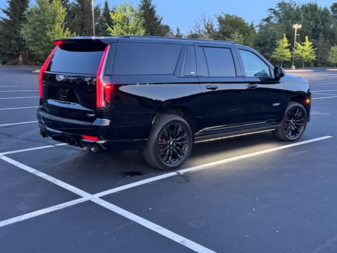 Used 2024 Cadillac Escalade ESV V w/ LPO, ONYX Package image 15