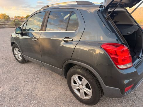 Used 2018 Chevrolet Trax LT w/ LT Convenience Package FWD image 5