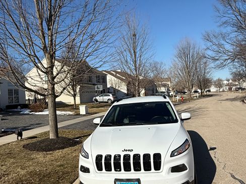 Used 2017 Jeep Cherokee Limited image 6