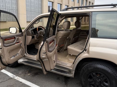 Used 2002 Lexus LX 470 4WD image 2