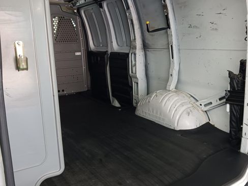 Used 2018 Chevrolet Express 2500 w/ Driver Convenience Package image 23