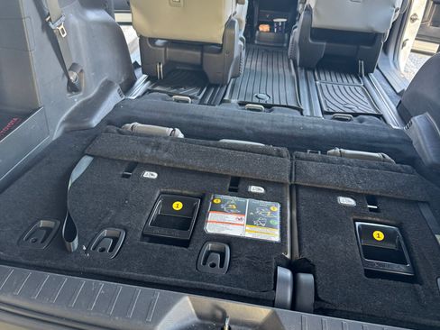 Used 2025 Toyota Sienna XLE w/ XLE Plus Package image 9