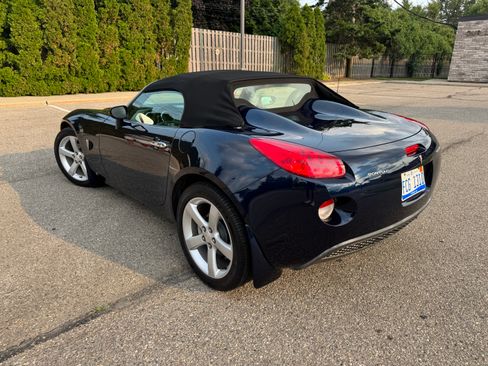Used 2006 Pontiac Solstice Convertible w/ Premium Package RWD image 4