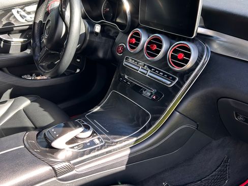 Used 2018 Mercedes-Benz GLC 300 4MATIC image 10