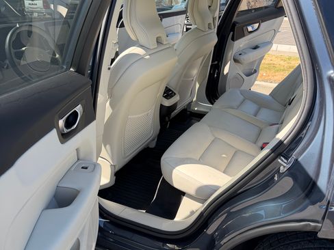 Used 2026 Volvo XC60 B5 Ultra w/ Protection Package Premier AWD/4WD image 13