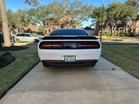 Used 2016 Dodge Challenger SXT image 5