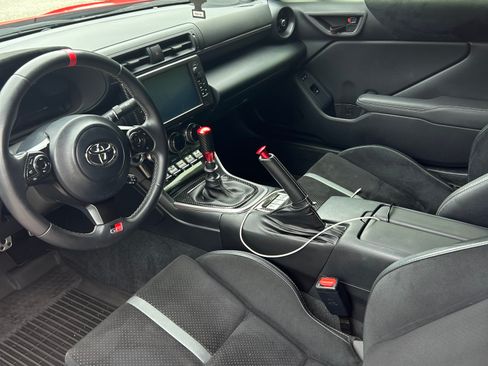 Used 2023 Toyota GR86 Premium w/ ALL Weather Mat Package (TMS) RWD image 16