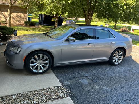 Used 2017 Chrysler 300 C w/ Safetytec Plus Group RWD image 2